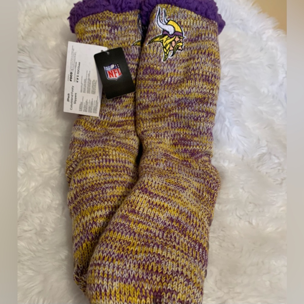NFL FOCO poly /acrylic Vikings color blend gripper socks/ slippers NWT in OSFM